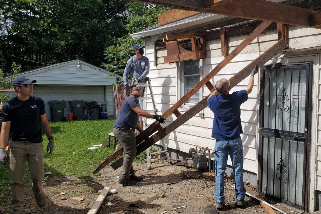 Our Indianapolis staff recently volunteered with NeighborLink Indianapolis, a nonprofit organization providing free home repairs to local homeowners who are low-income seniors and individuals with disabilities.